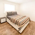 Lux Modern 1-Bedroom 1-Bathroom In Koreatown Area